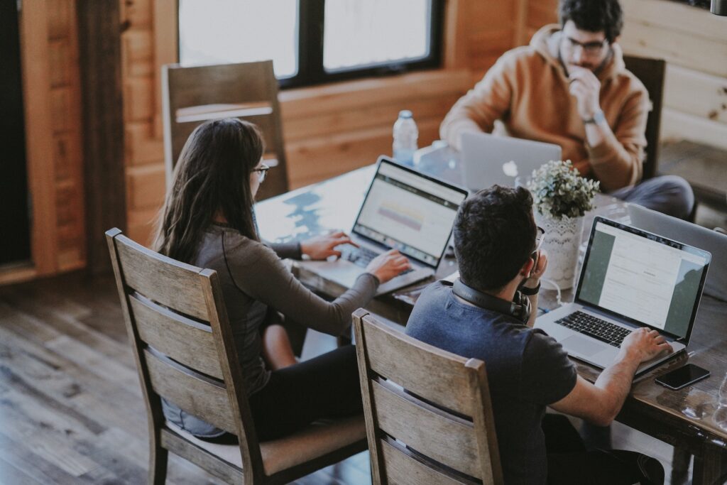 annie-spratt-dWYU3i-mqEo-unsplash | Foundersmax How to Do Market Research for Your Startup