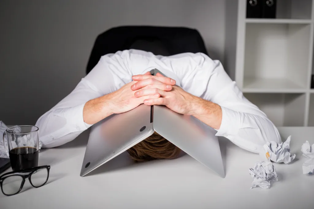 Burnout Traps Every Solo Founder Should Dodge | Foundersmax Burnout Traps Every Solo Founder Should Dodge